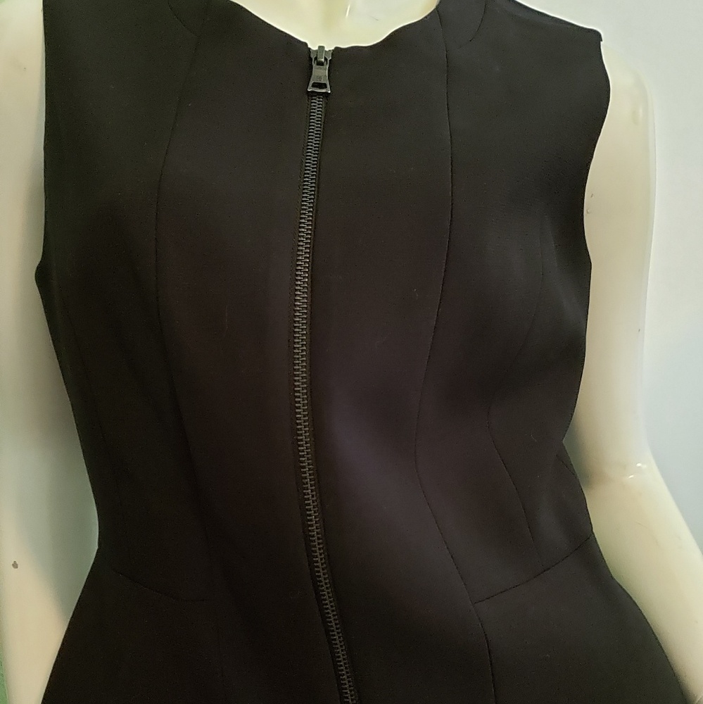 BCBG MAXAZRIA  BLACK  ZIPPERED  VEST NWT$98